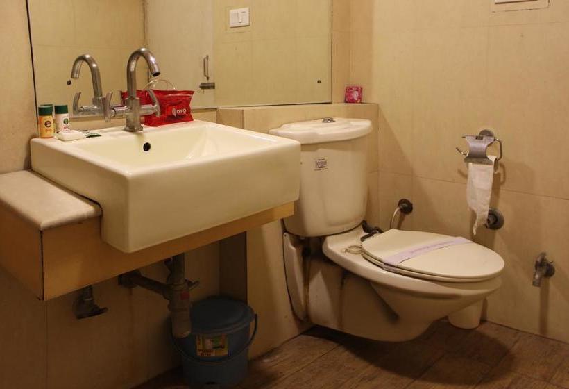 Hotel Oyo Rooms Patel Chowk 17