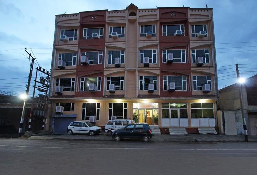 Hotel Oyo Rooms Near Pujari Asharam