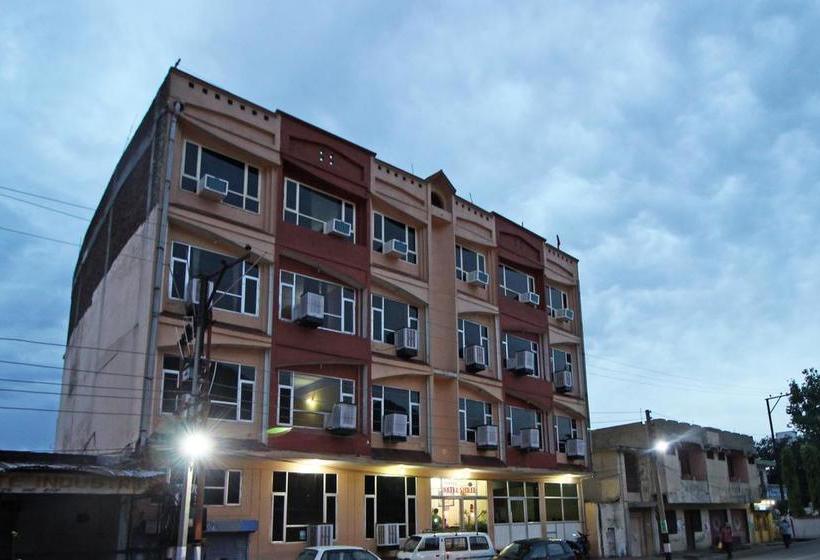 Hotel Oyo Rooms Near Pujari Asharam 1
