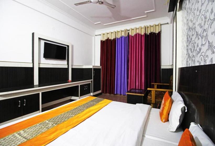Hotel Oyo Rooms Near Pujari Asharam 12