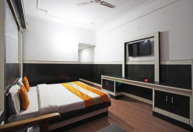 Hotel Oyo Rooms Near Pujari Asharam 18
