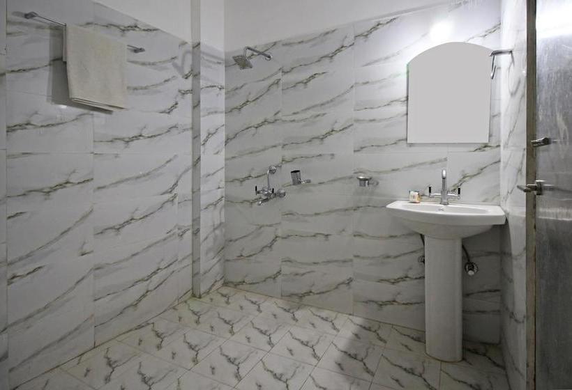 Hotel Oyo Rooms Near Pujari Asharam 19