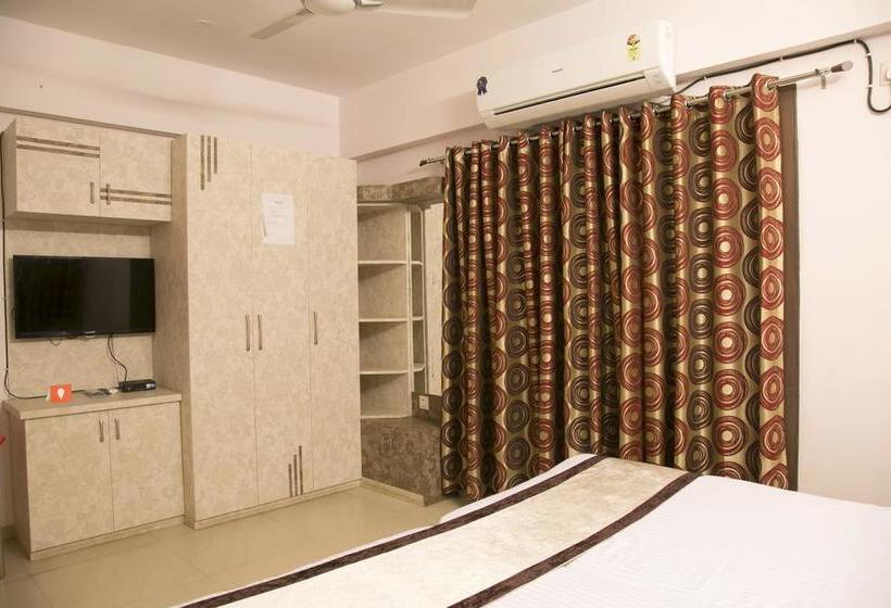 Hotel Oyo Homes Gulmohar 18