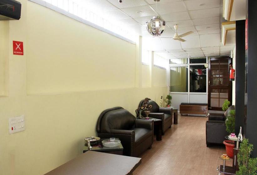 Hotel Oyo Rooms Isbt Graphic Era 11