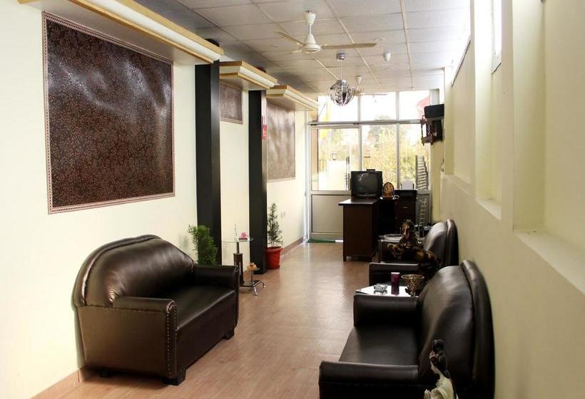 Hotel Oyo Rooms Isbt Graphic Era 12