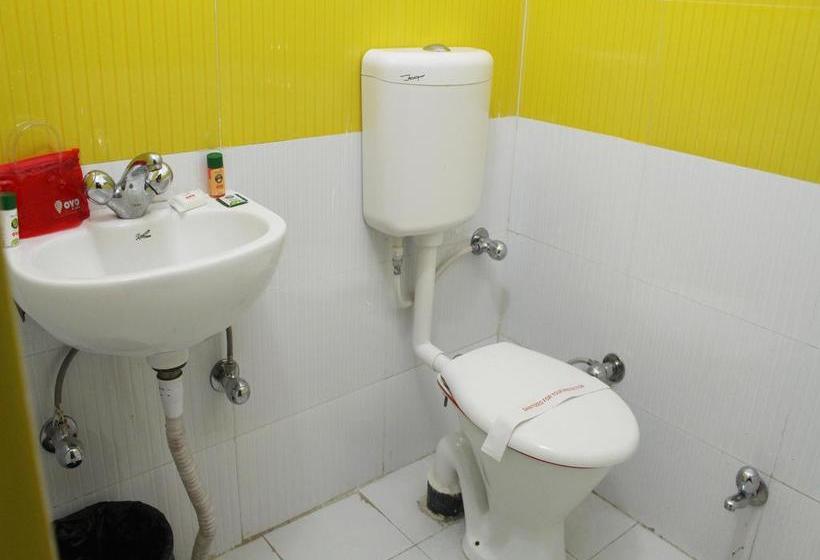 Hotel Oyo Rooms Isbt Graphic Era 6