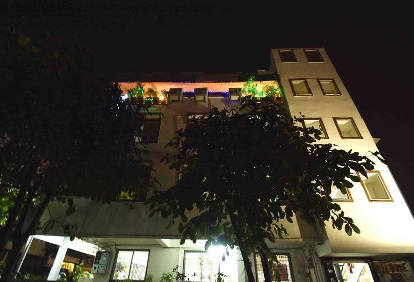 Hotel Oyo Rooms Rajiv Gandhi Circle