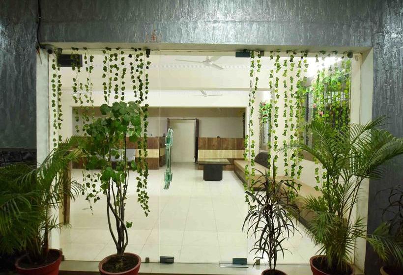 Hotel Oyo Rooms Rajiv Gandhi Circle 1