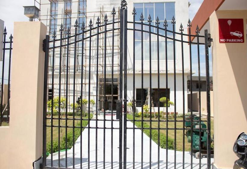 Hotel Oyo Rooms Toy City Greater Noida 1