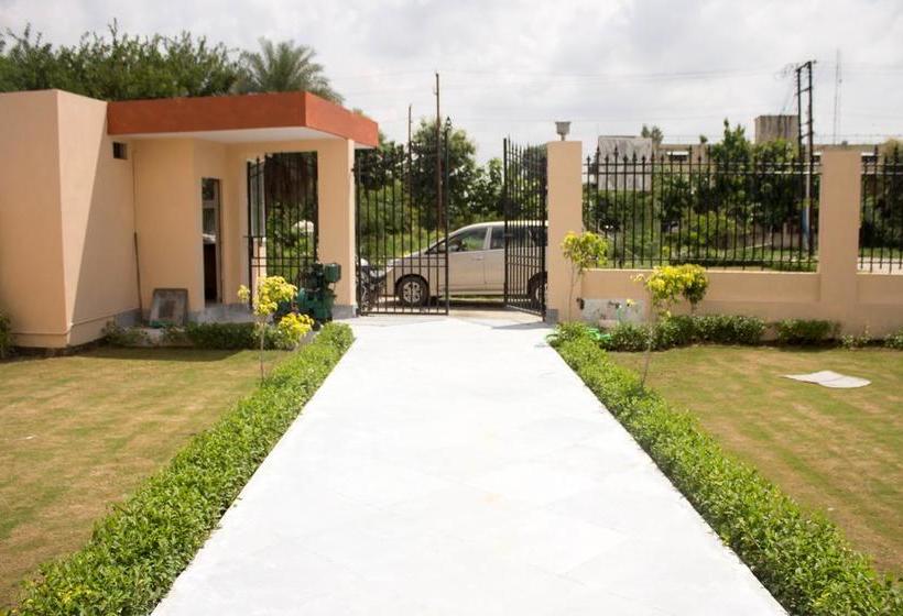 Hotel Oyo Rooms Toy City Greater Noida 2