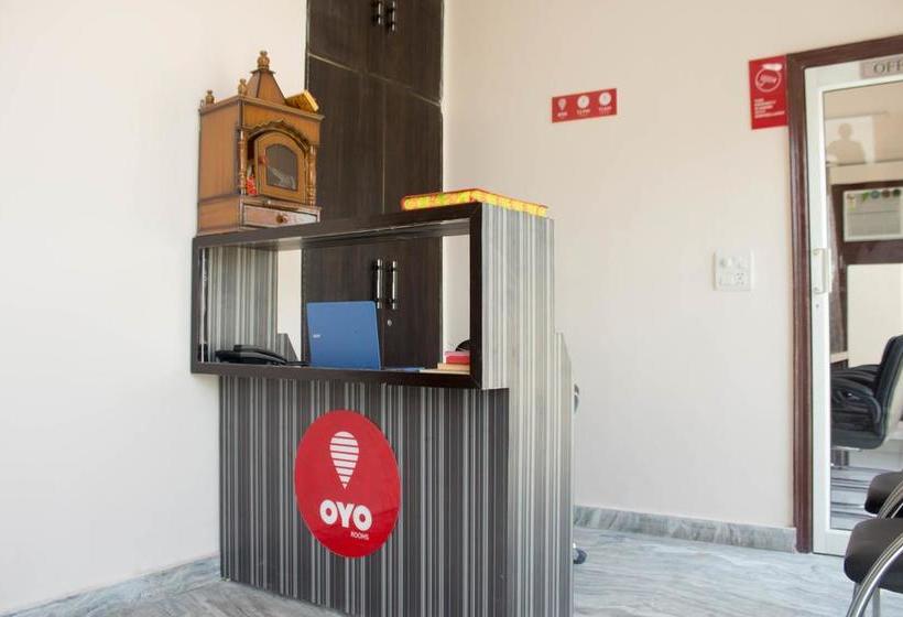 Hotel Oyo Rooms Toy City Greater Noida 3