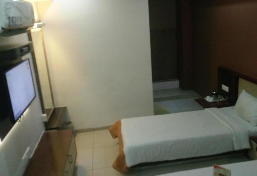 Hotel Kalinga Lake View 11