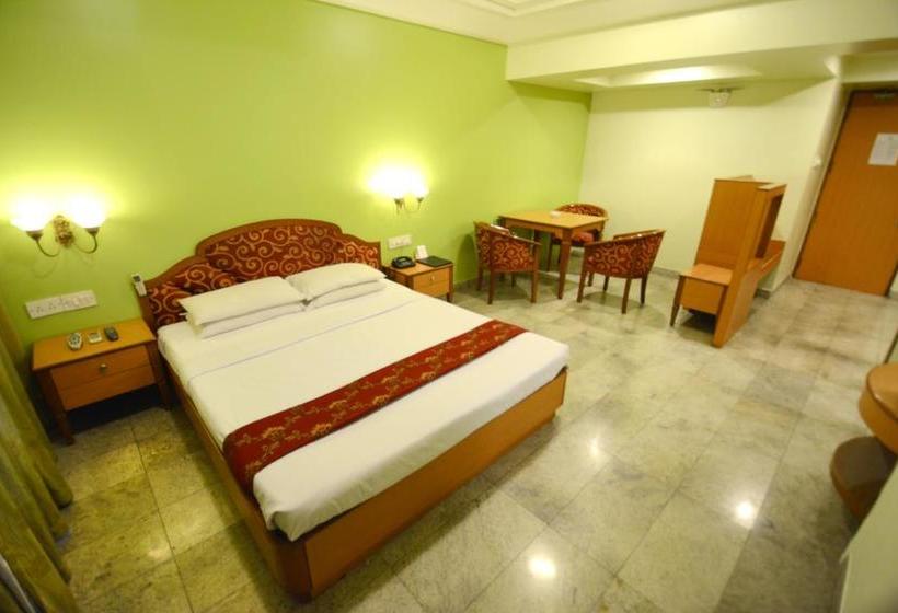 Hotel The Samrat 12