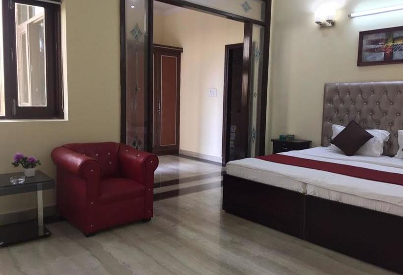 Bed and Breakfast Aarkay Villa Noida Uttar Pradesh