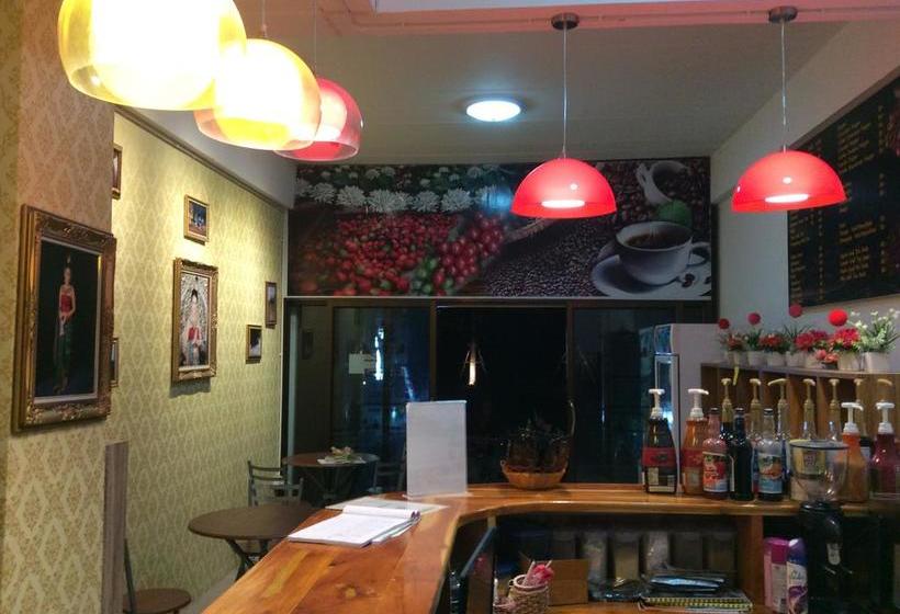 Amaretto Hostel & Amaretto De Coffee Home 10