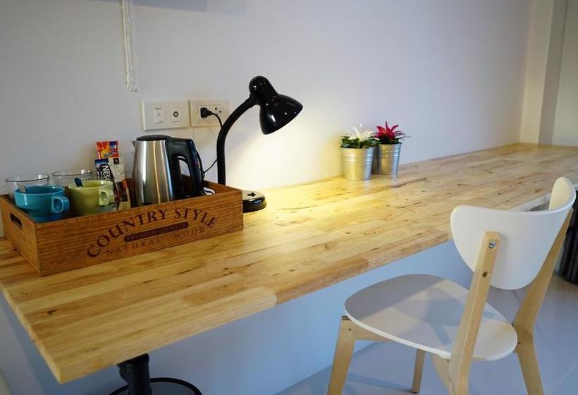 Motel The Color Place 6