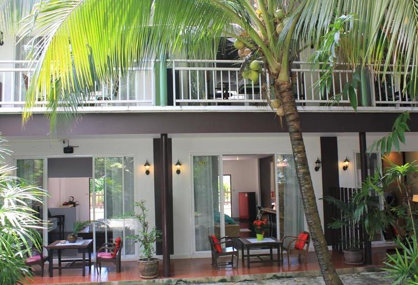 Hotel Eat N Sleep 11