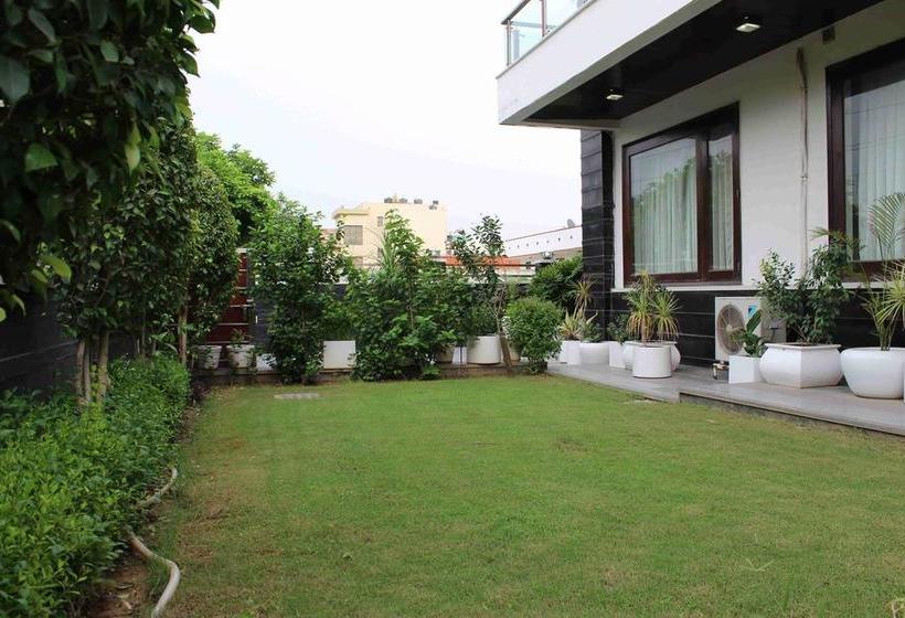 Hotel North East Residency 7