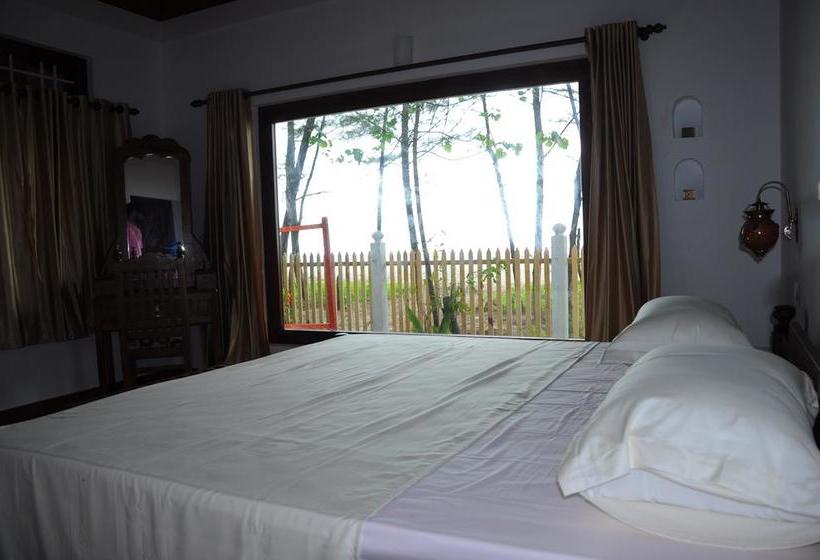 Hotel Alleppey Beach Garden 16