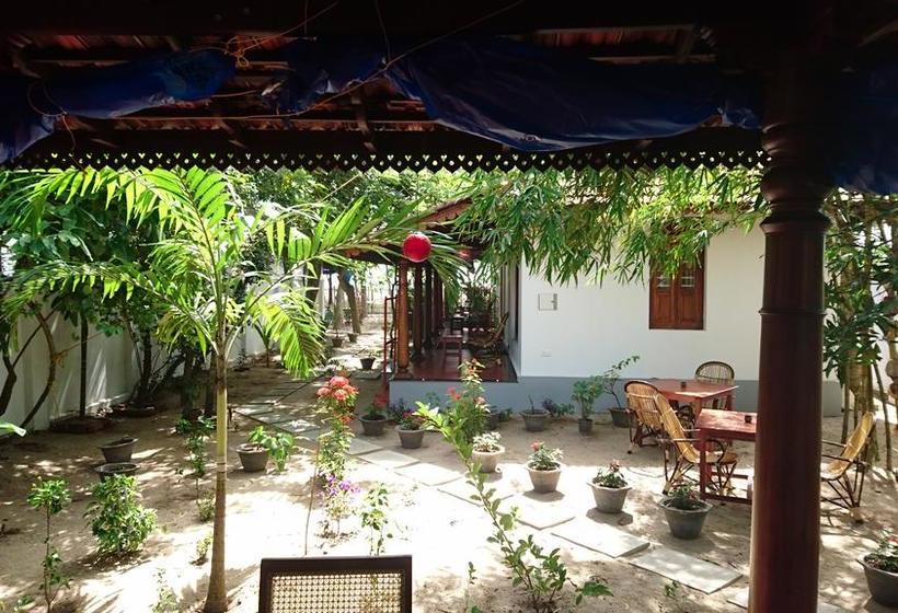 Hotel Alleppey Beach Garden 8