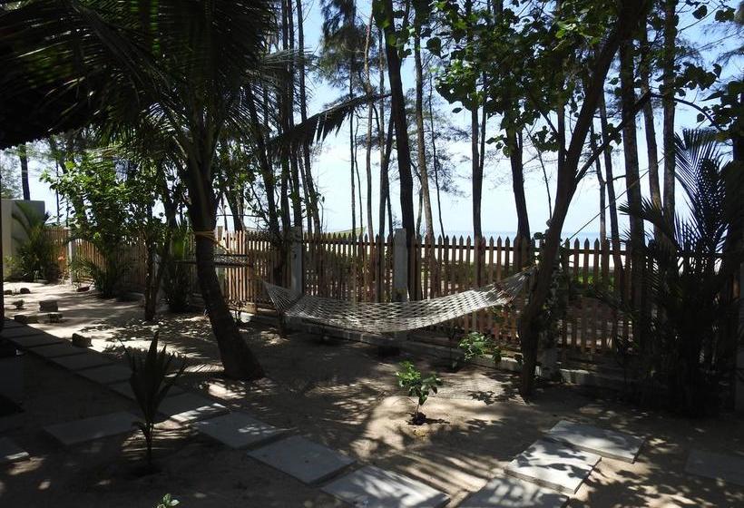 Hotel Alleppey Beach Garden 9