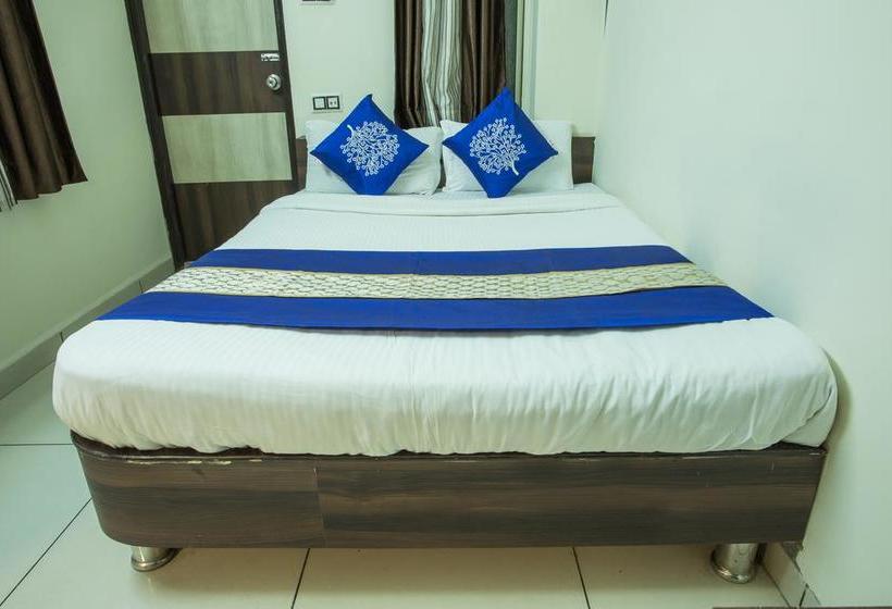 Hotel Oyo 4042 Madhumilan Square 10