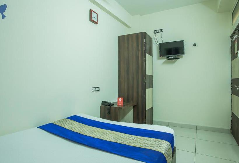 Hotel Oyo 4042 Madhumilan Square 11