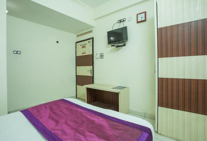 Hotel Oyo 4042 Madhumilan Square 15