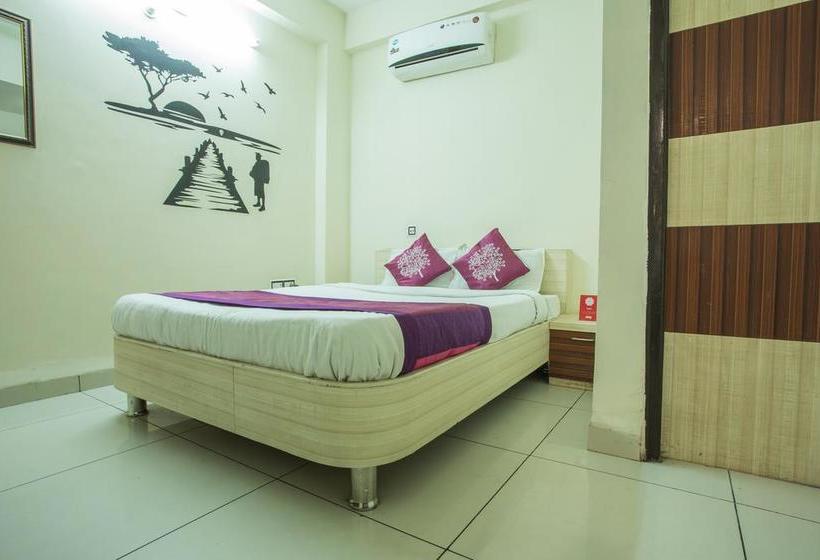 Hotel Oyo 4042 Madhumilan Square 3