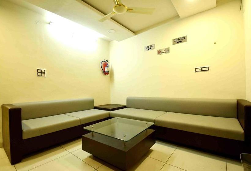 Hotel Oyo 4042 Madhumilan Square 7