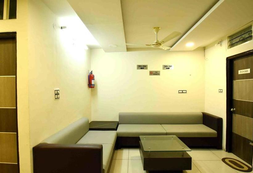 Hotel Oyo 4042 Madhumilan Square 8