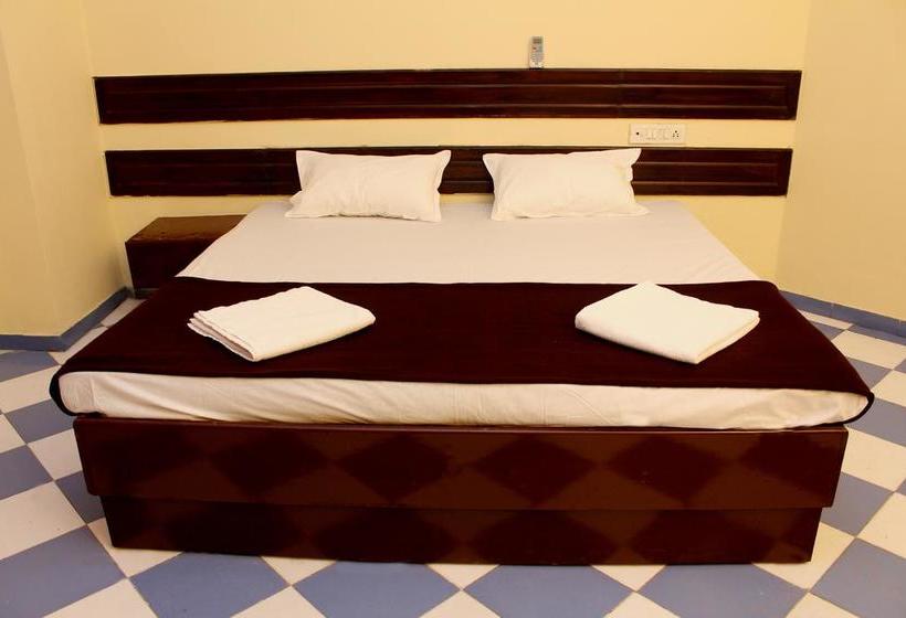 Hostel Metro City Residency 2