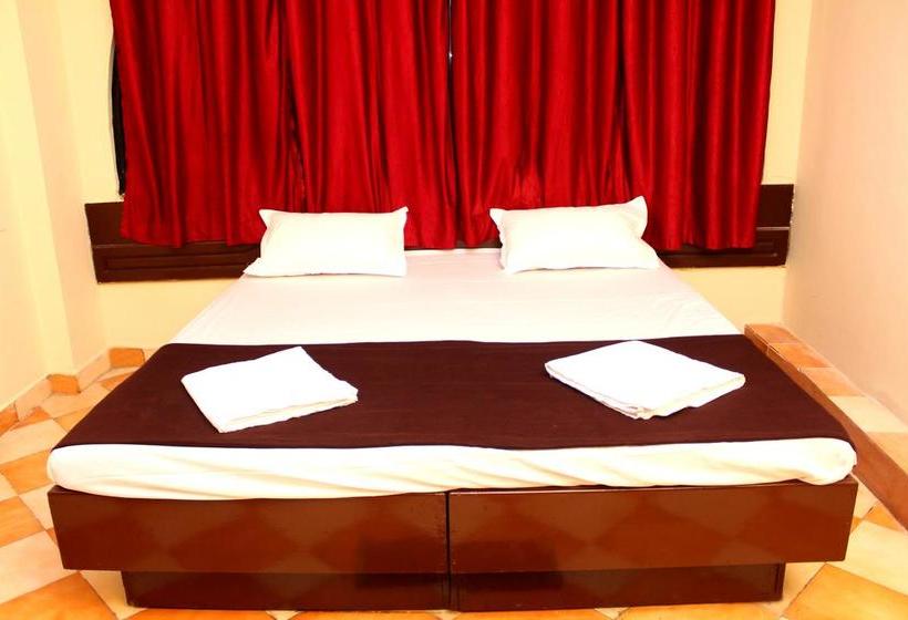 Hostel Metro City Residency 5