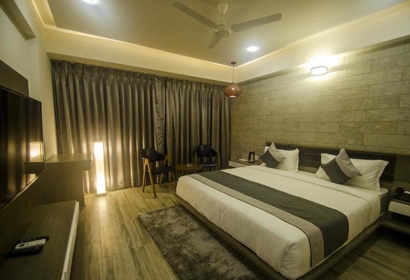 Hotel Grand Elegance 13