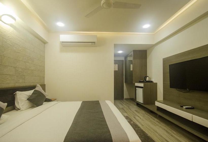 Hotel Grand Elegance 14