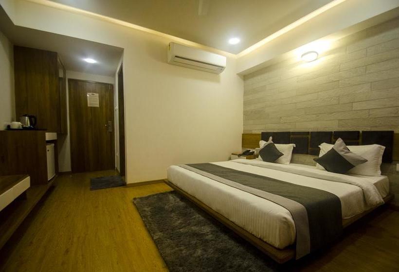 Hotel Grand Elegance 7