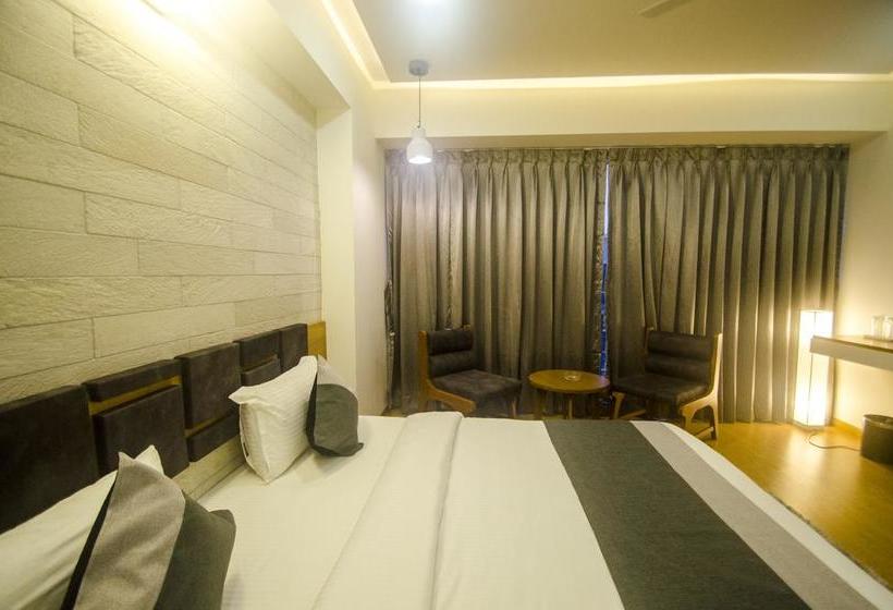 Hotel Grand Elegance 8