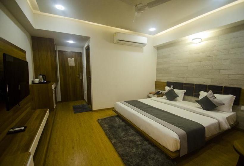 Hotel Grand Elegance 9