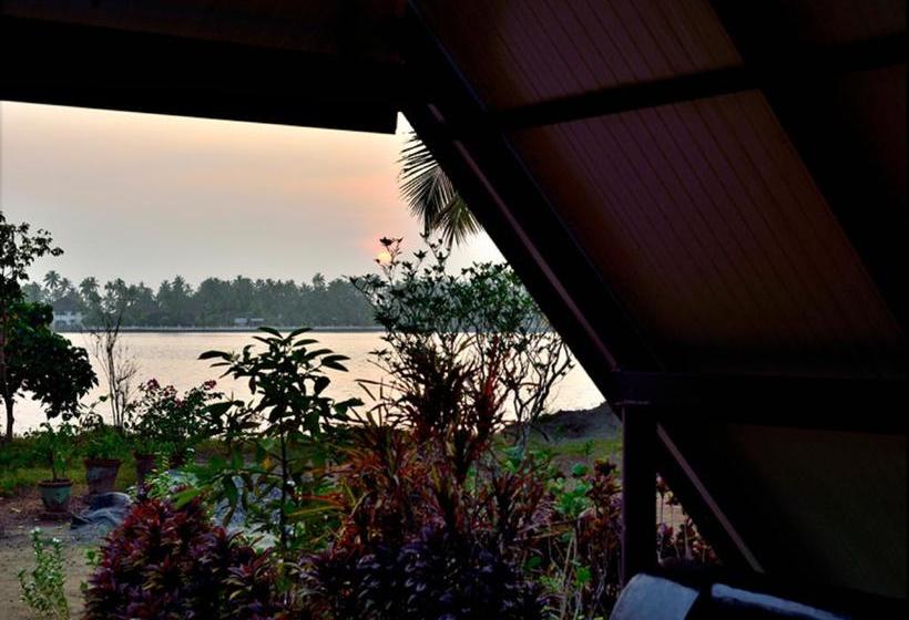 Kadaloram Beach Resort 16