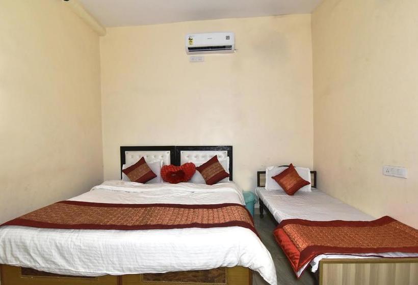 Wow Backpackers Hostel 13