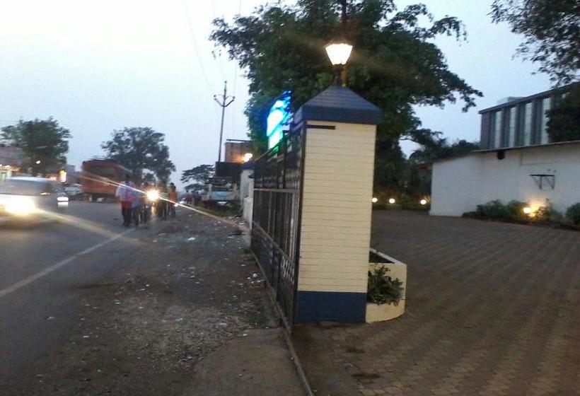 Hotel The Blue Lagoon Resort 3