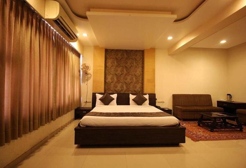 Hotel La 365 Residency 5