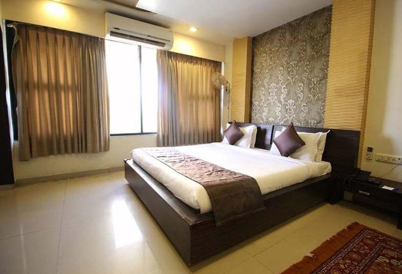 Hotel La 365 Residency 6