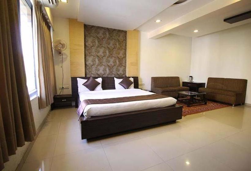 Hotel La 365 Residency 7