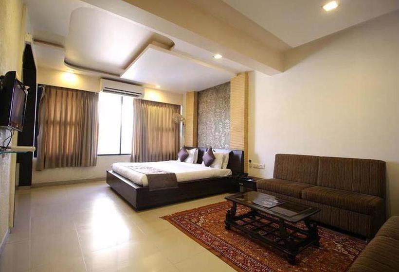 Hotel La 365 Residency 9