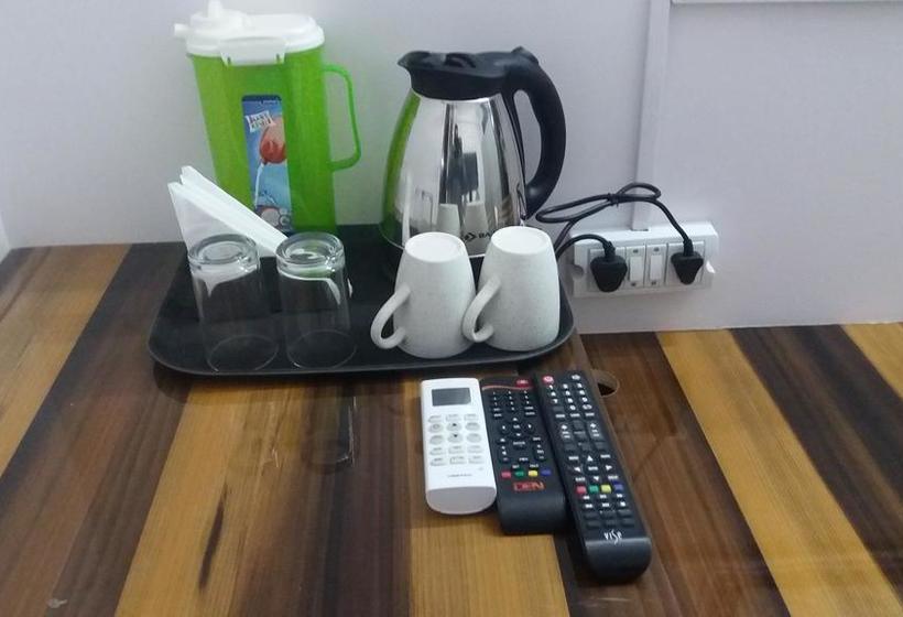 Hotel Cosy Tree Inn Noida