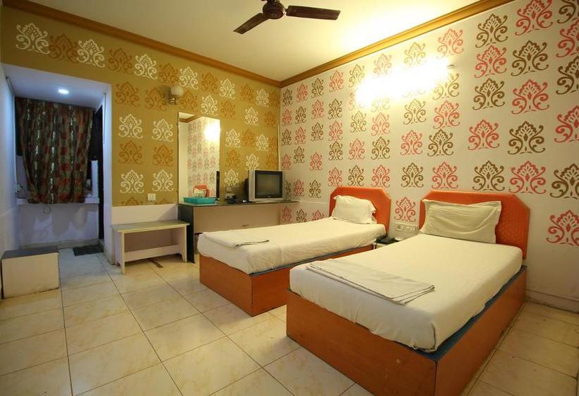 Hotel Poonam Palace 11