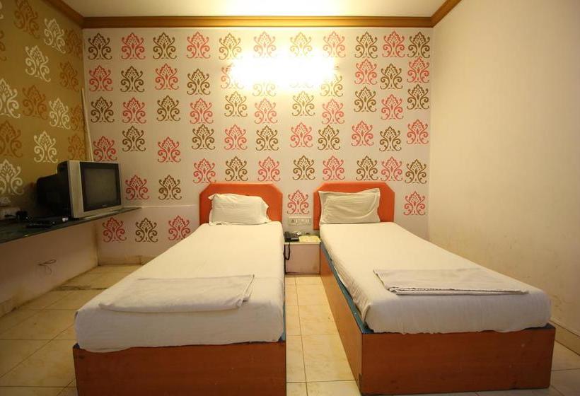 Hotel Poonam Palace 12