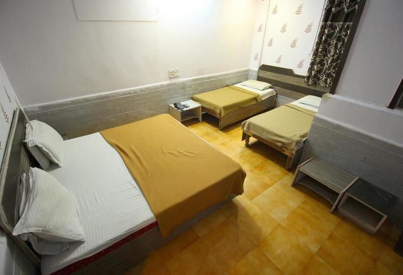 Hotel Poonam Palace 13