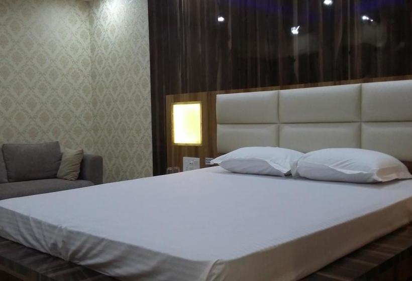 Hotel Crystal International 11